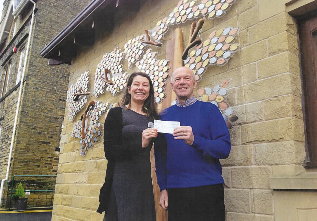 Mixenden Arnie Thorpe Overgate final cheque 2015