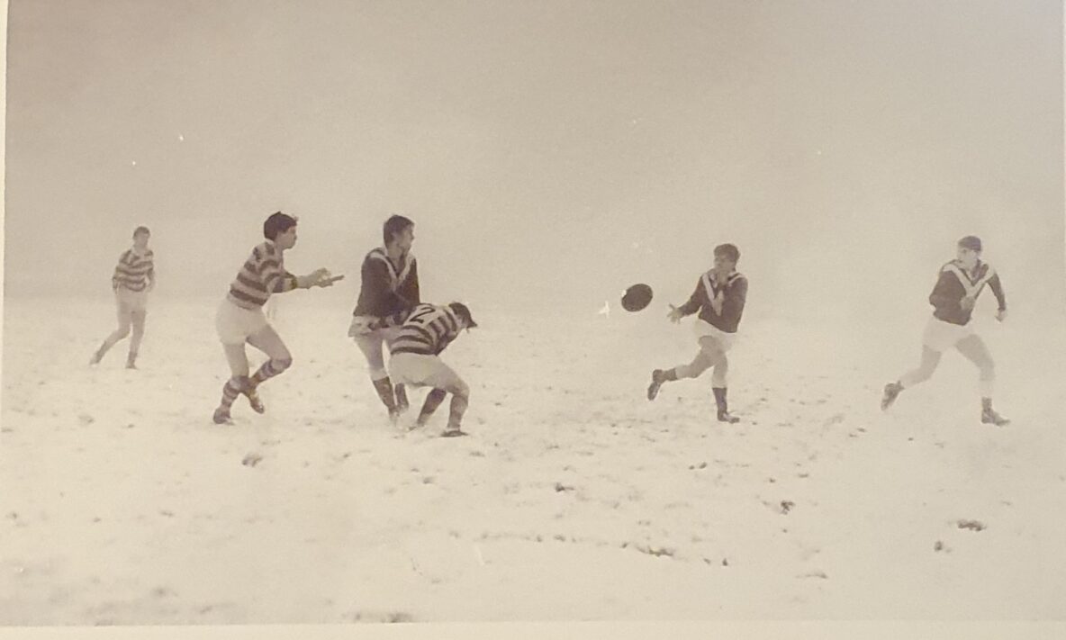 Boothtown U17 1965 v Mixenden Laurie Hincliffe passing to George Simpson