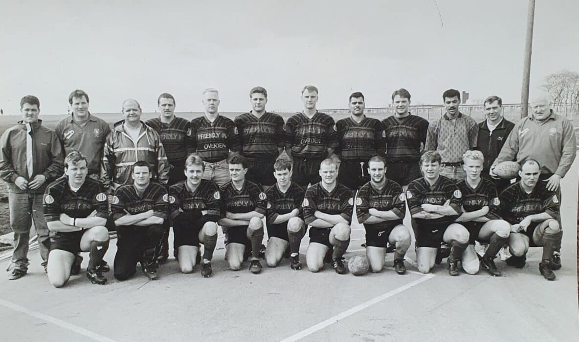 Ovenden team photo in Friendly Inn kit